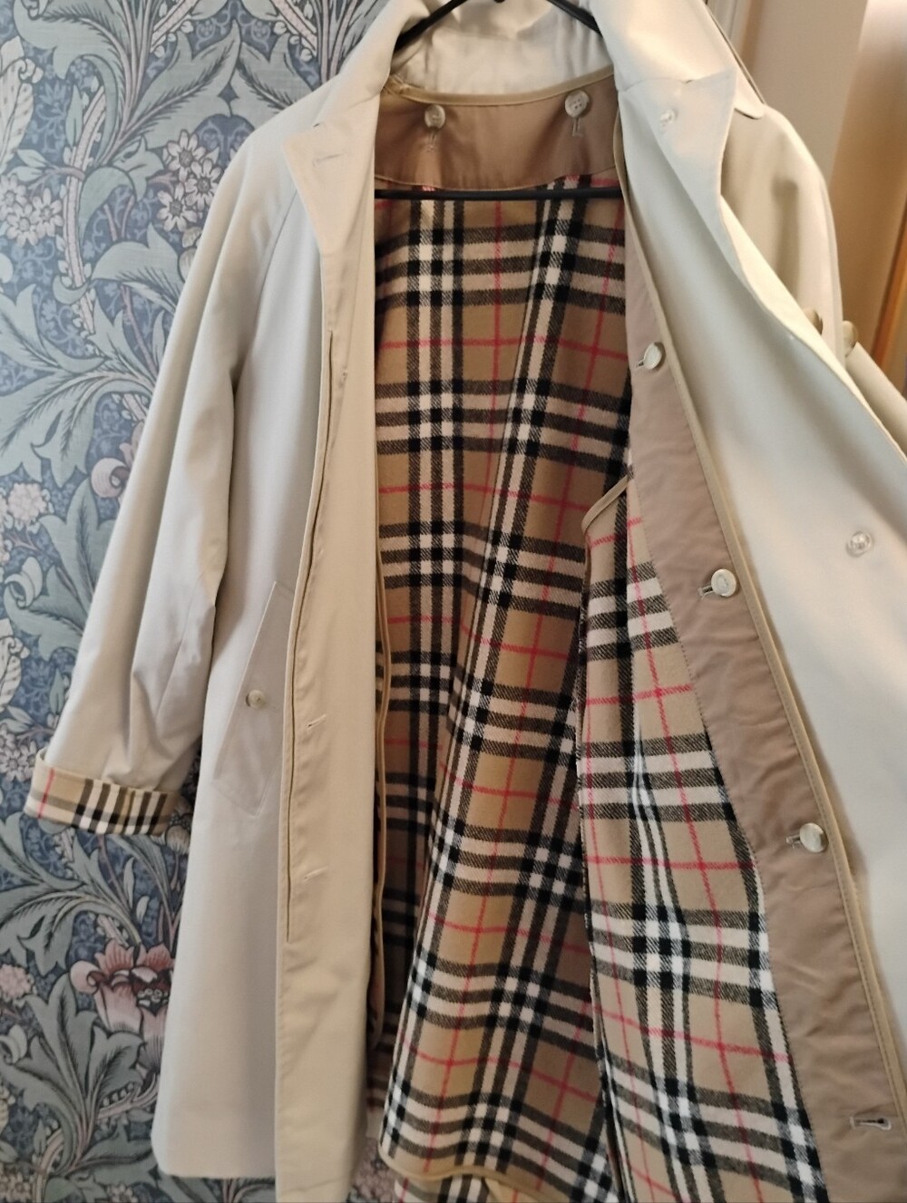 Vintage Burberry Trench Coat With Removable Liner, Mid length - Picture 5 of 16